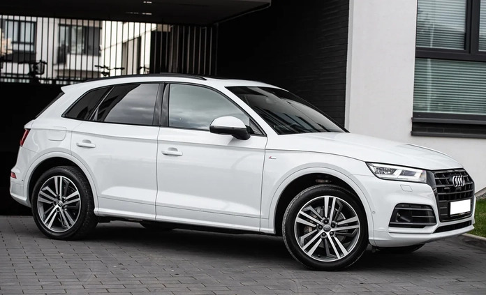 Audi Q5 cena 119500 przebieg: 190000, rok produkcji 2018 z Chełmża małe 704